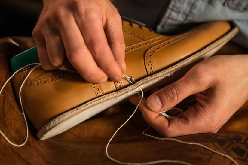 Réparation de vos chaussures par nos artisans Heschung